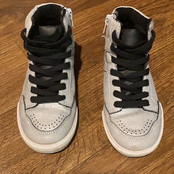 New Gap Kids Silver High Top Tennis Shoes. Size 12 - Picture 2 of 5